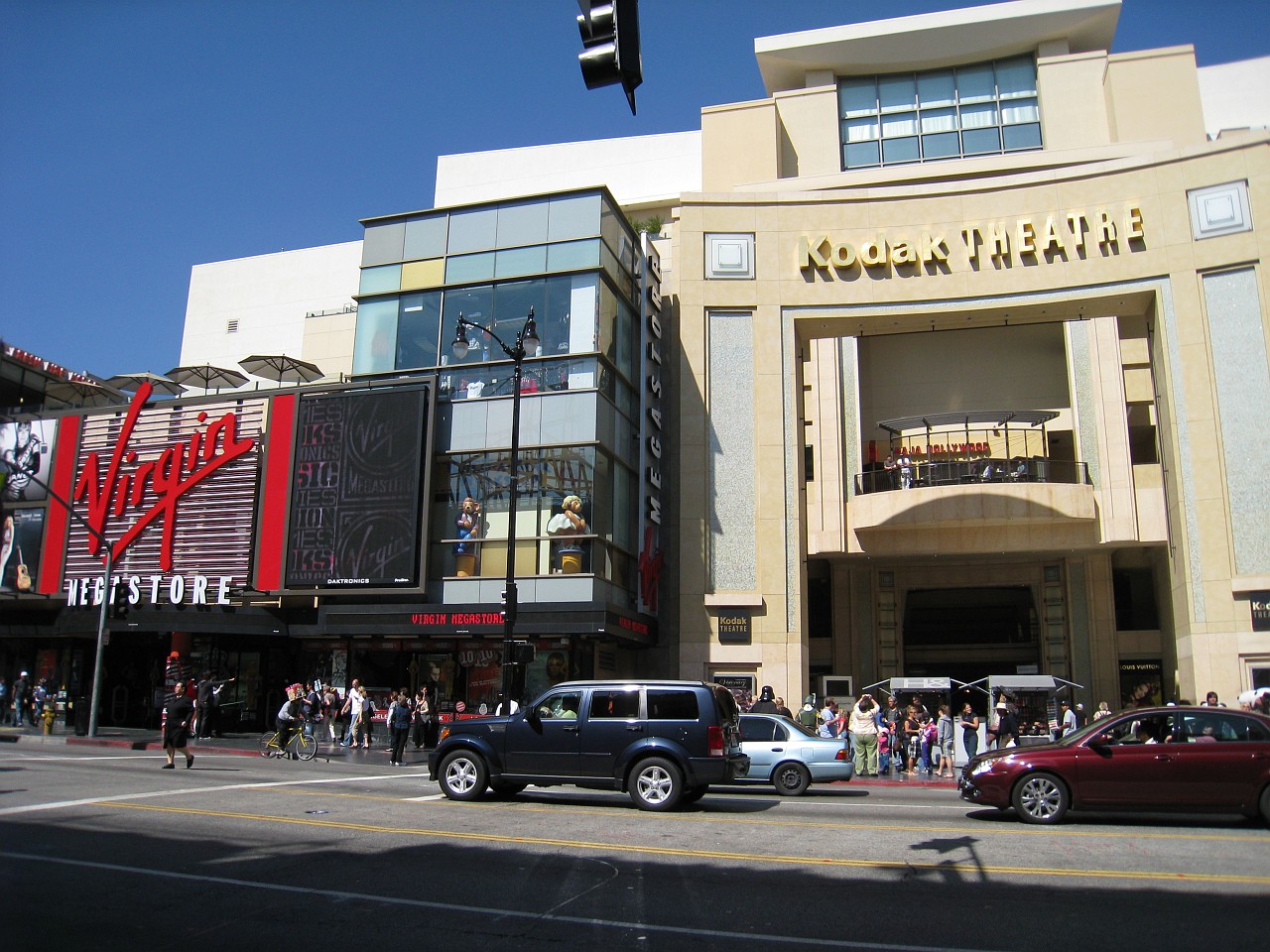 1226 California 2008-03 LA Scene.jpg - A visit to the Los Angeles California area in March of 2008. Activities ranged from Monets at the Getty, street hawkers at Venice Beach, movie look-alikes at Grauman's Chinese Theatre, to the Mission at San Juan Capistrano.